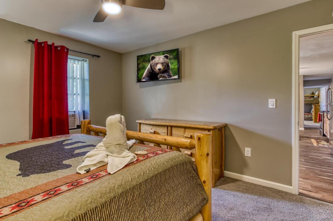 Fun & Games By Honeybearcabins 2Br/1Ba Sleeps 7 Sevierville Bagian luar foto